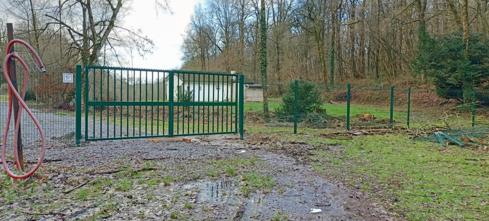 Deux Etangs Poissonneux Au Milieu Des Bois Avec Gite Moderne, La Halte Des Deux Lacs Rosée Exterior foto